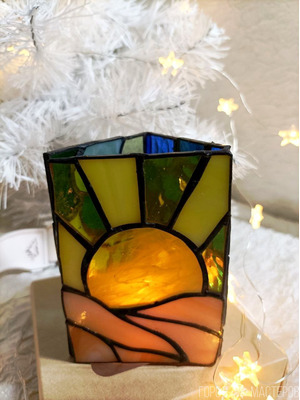 Светильник-ночник "Месяц" из витражного стекла выполнен в технике Тиффани - 3