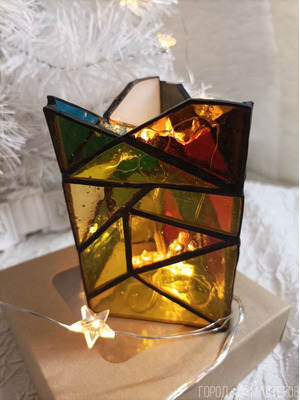 Светильник-ночник "Треугольник" из витражного стекла выполнен в технике Тиффани - 2