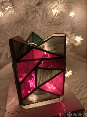 Светильник-ночник "Треугольник" из витражного стекла выполнен в технике Тиффани - 5
