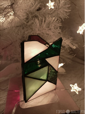 Светильник-ночник "Треугольник" из витражного стекла выполнен в технике Тиффани - 6