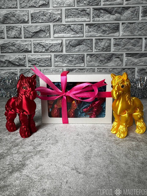 Подвижная лошадка - сувенир к 2026 году