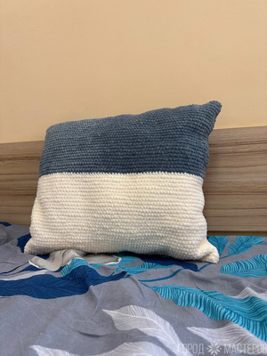 Вязаная подушка