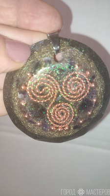 кулон - оргонит с натуральными камнями из  эпоксидной смолы - 2
