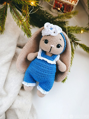 Зайка вязаный