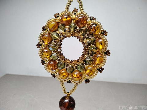 Кулон ручной работы из бисера и натурального янтаря - 3