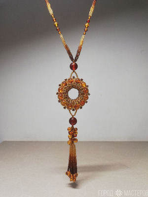 Кулон ручной работы из бисера и натурального янтаря - 4