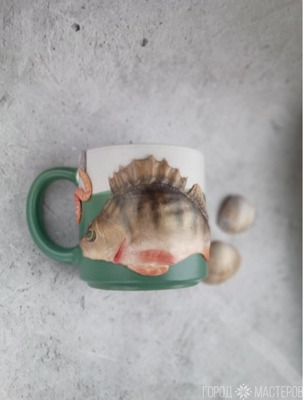 Керамическая кружка с декором из полимерной глины