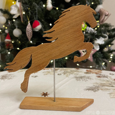 Лошадь в прыжке