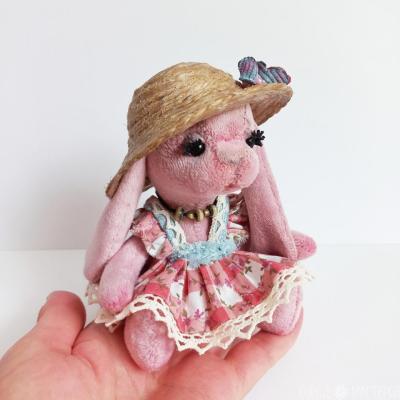 Розовая зайка