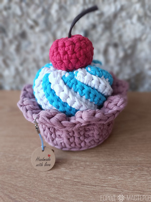 Сувенирная корзина ручной работы