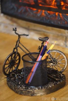 Подставка для карандашей, авторучек.