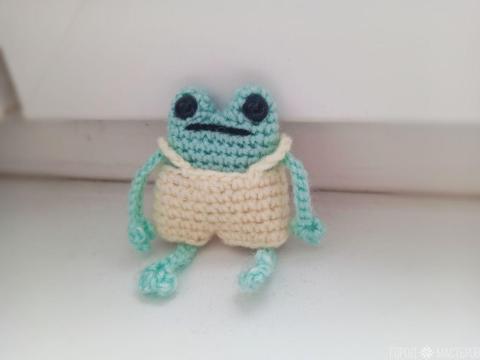 Вязаный лягушонок