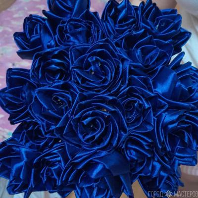 Розы из атласных лент
