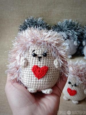 Ёжик, вязаная игрушка